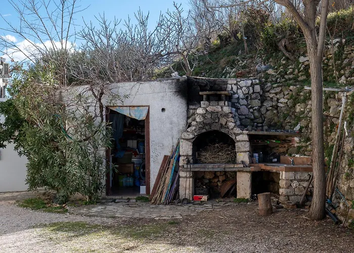 Barba Damir Apartament Pag Town